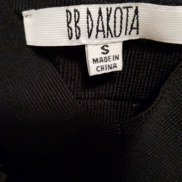 Dress - Picture 3 of 3